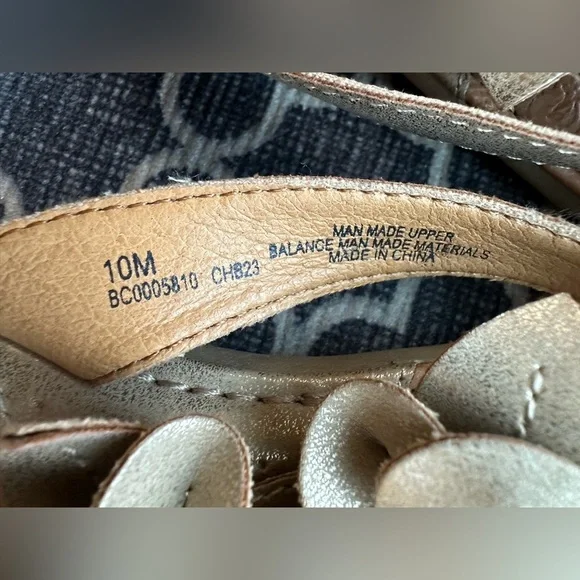 B.O.C. Women’s Gold Metallic Flats with Floral Detail- size 10 - Picture 2 of 4